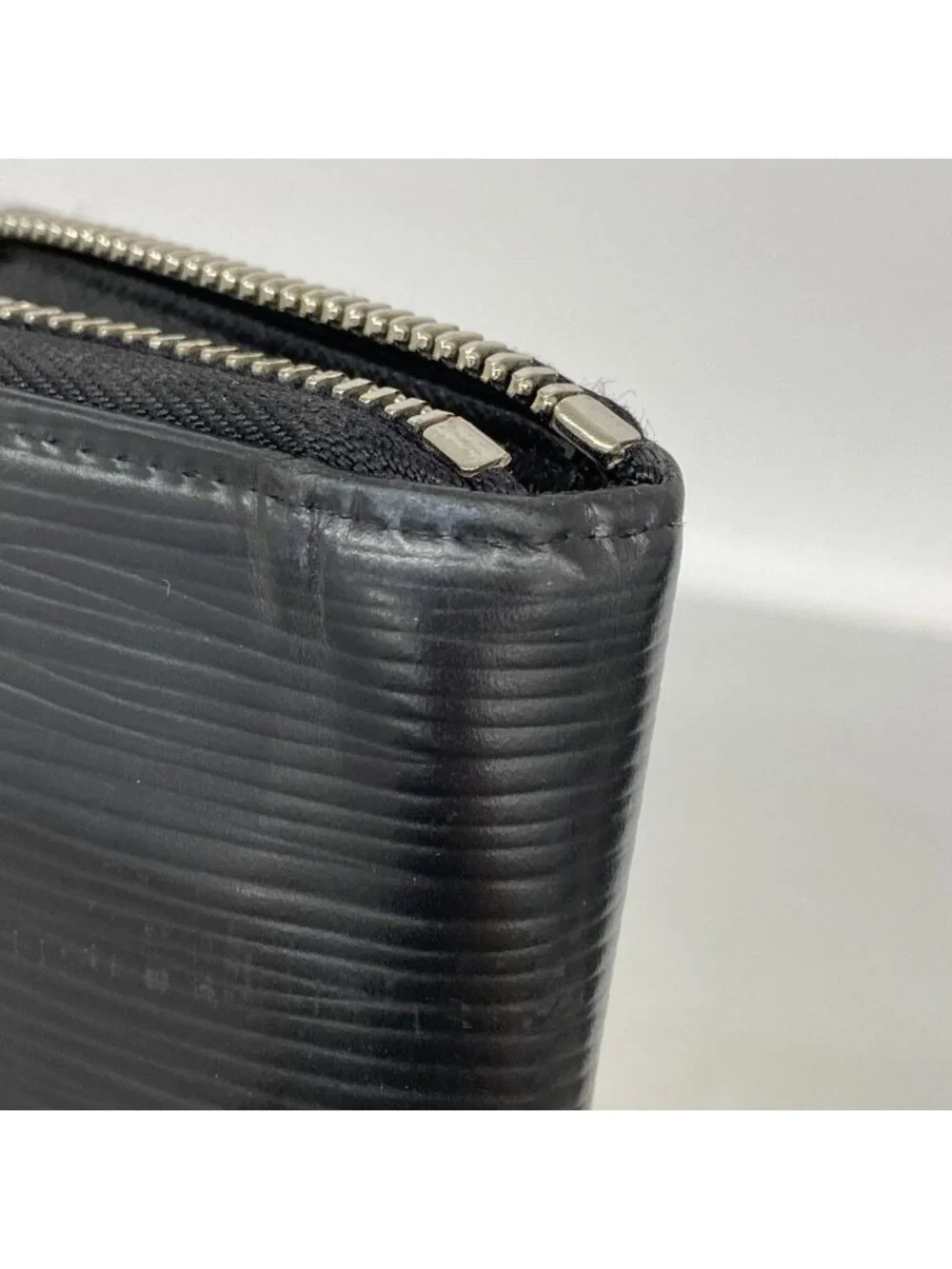 Louis Vuitton Wallet Epi Zippy Vertical Noir